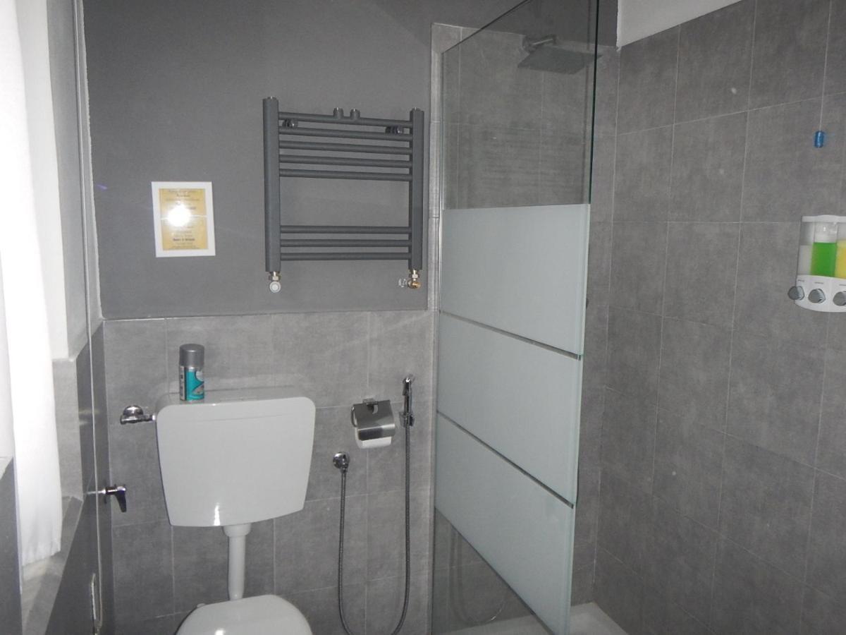 La Pergola Private Parking Hotel Vezzano Ligure Exterior photo