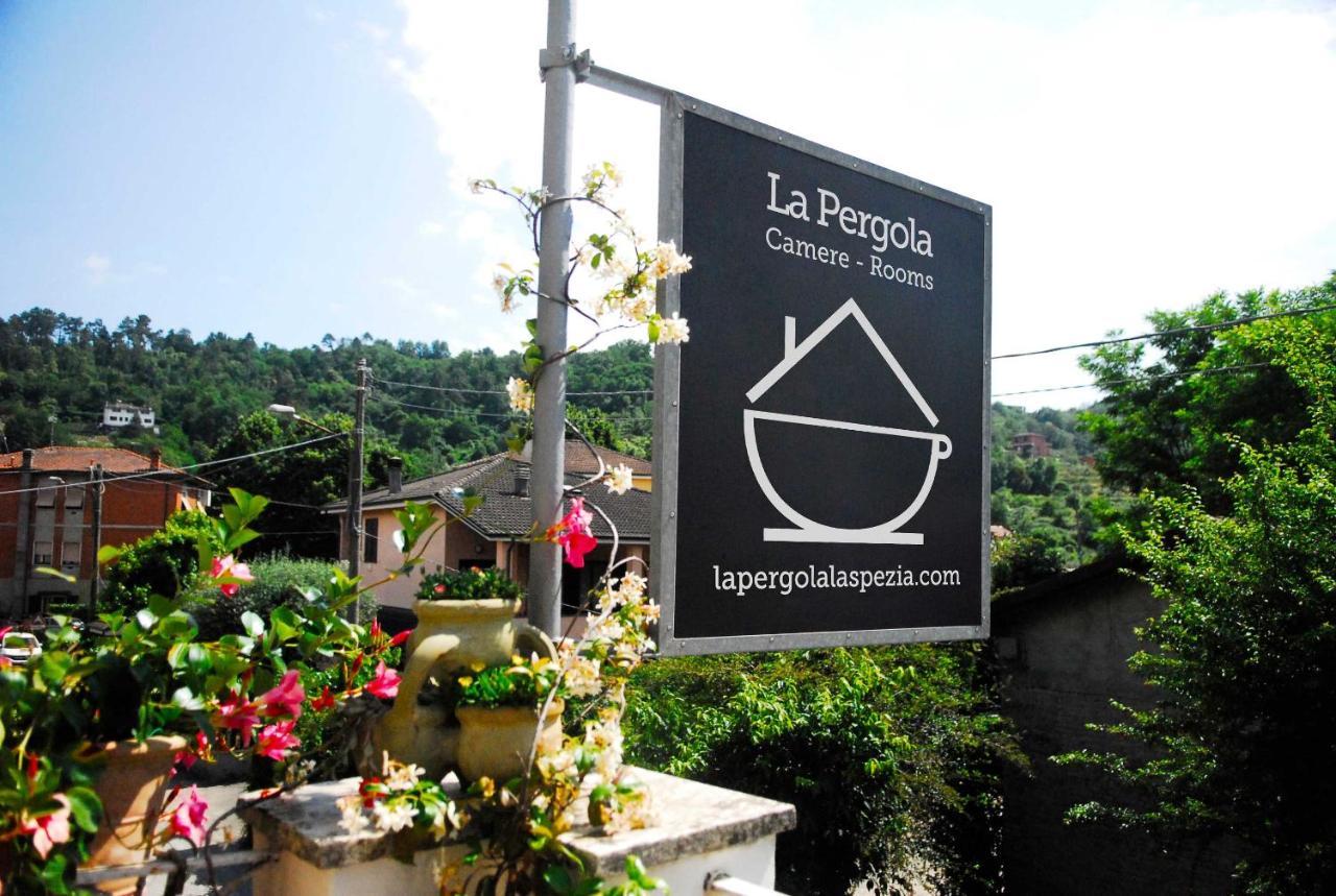 La Pergola Private Parking Hotel Vezzano Ligure Exterior photo