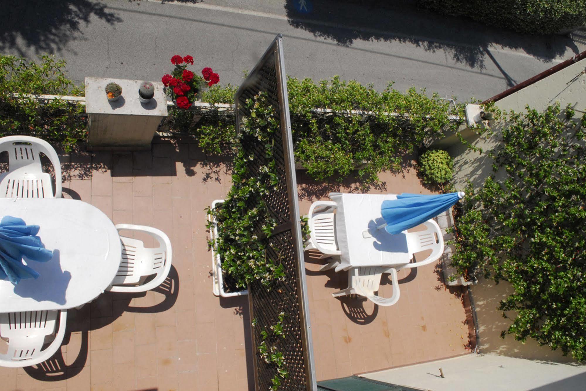 La Pergola Private Parking Hotel Vezzano Ligure Exterior photo